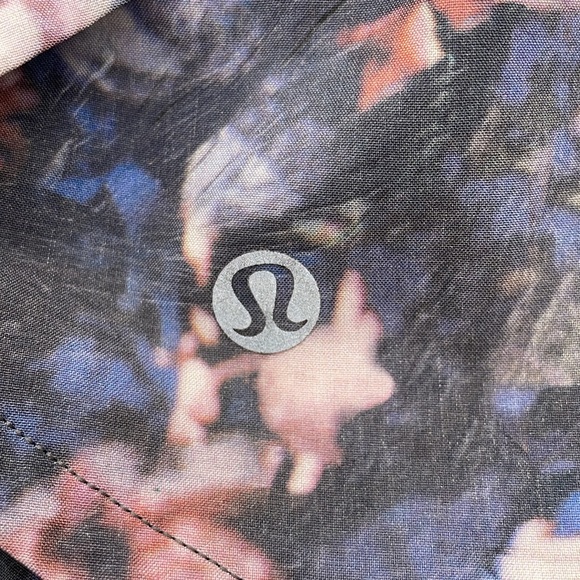 Lululemon Speed Up Short 2.5” Frosted Rose Multi Black  W7AR6R   Size 6 - Picture 6 of 7